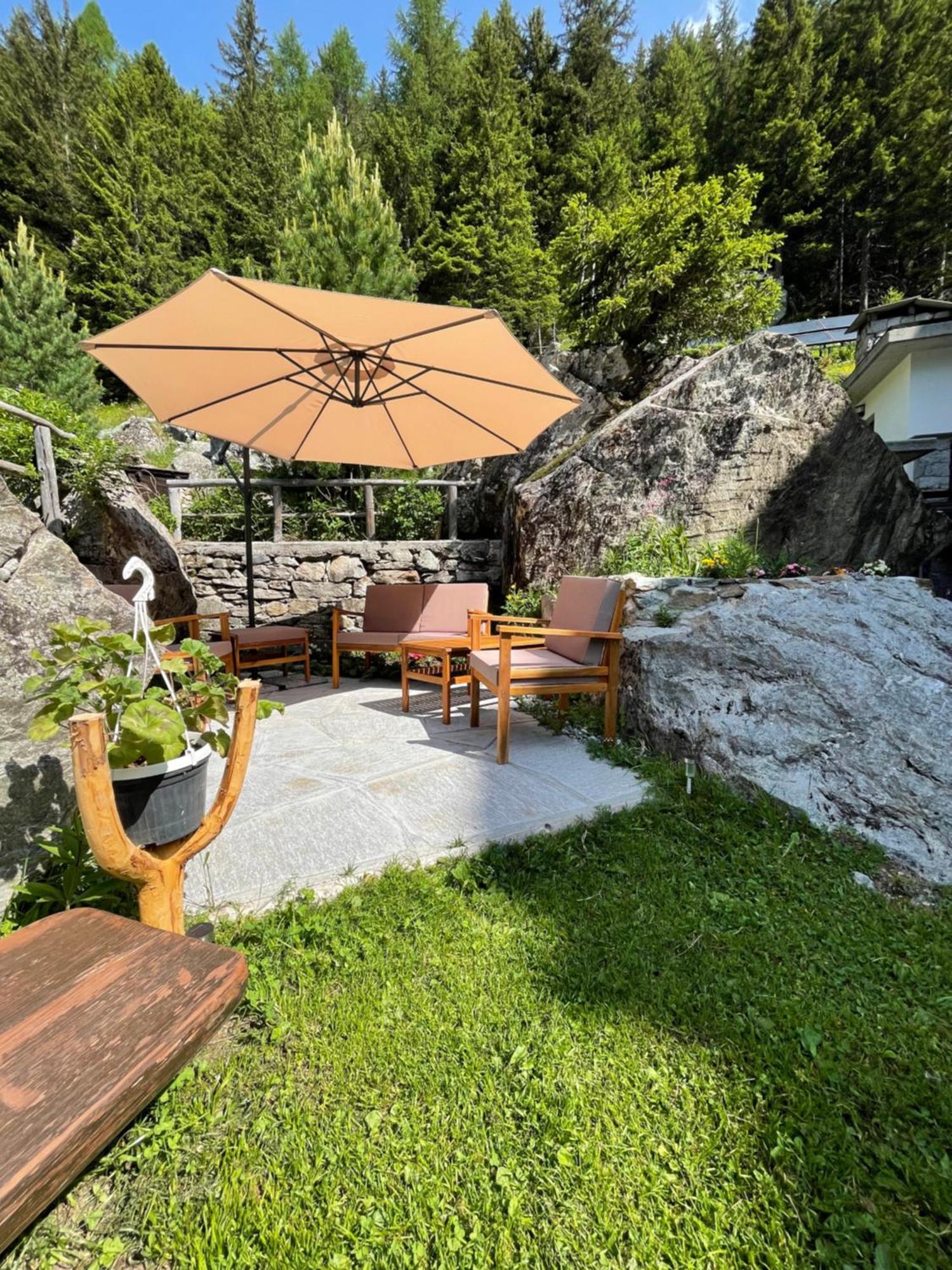 Hotel Gembro Chiesa in Valmalenco Exterior photo